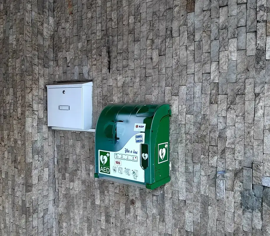 Defibrilátory budú povinnosťou